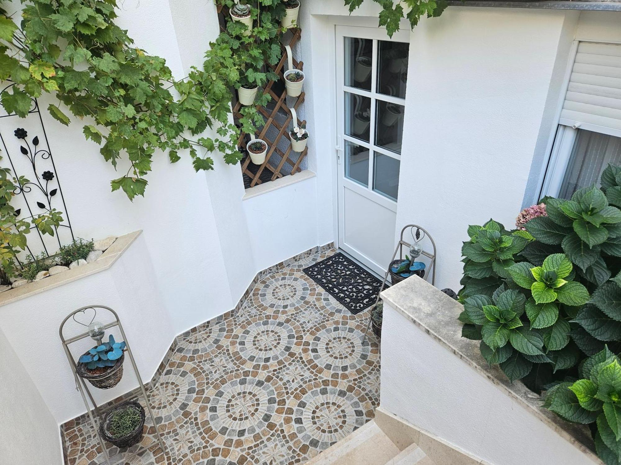 Apartmani Mirona - Tucepi Luaran gambar